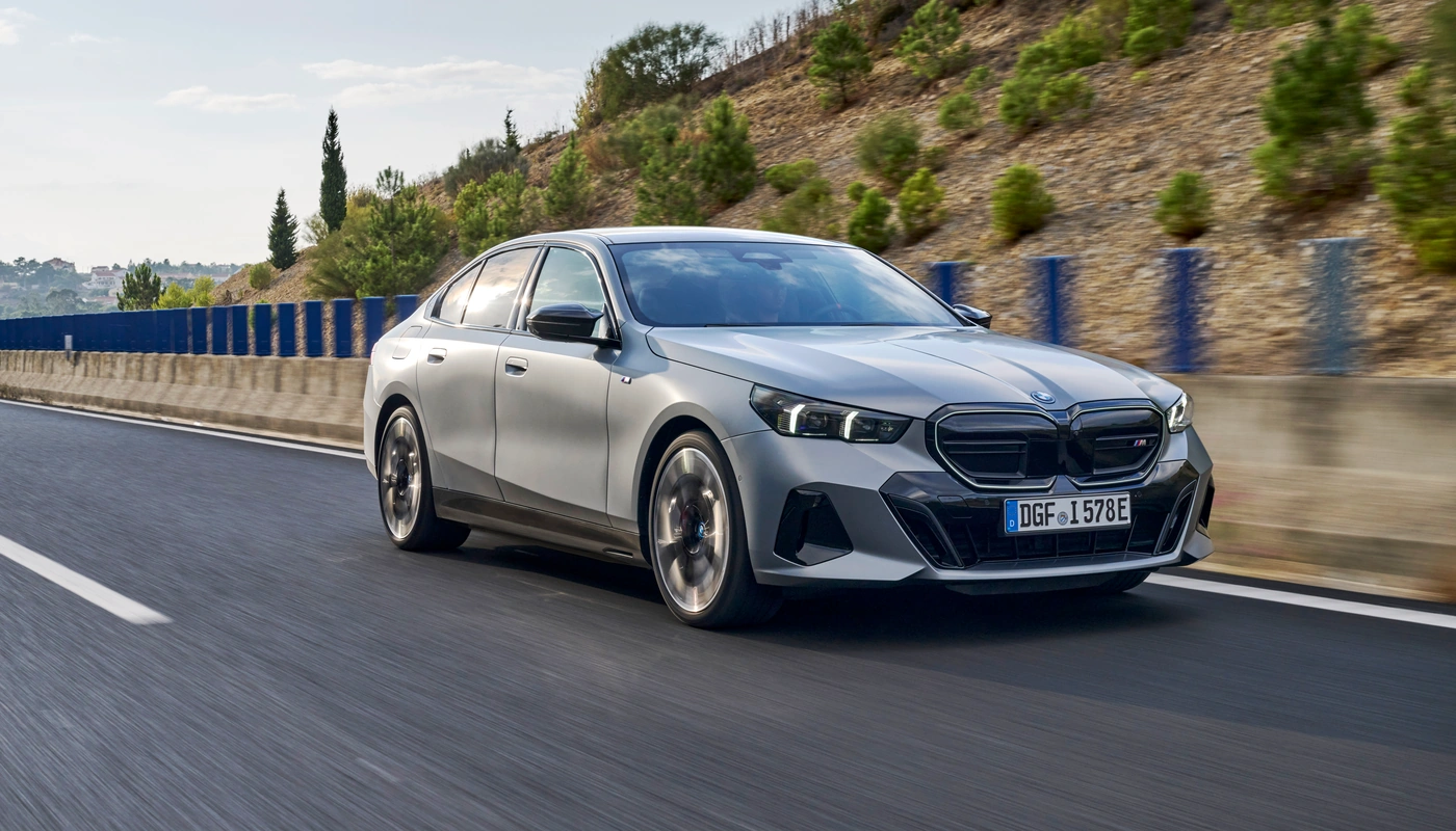 Bmw I5 Berlina M60 Xdrive - Contexto Entorno Real Contexto Conduciendo Exterior Frontal Derecha