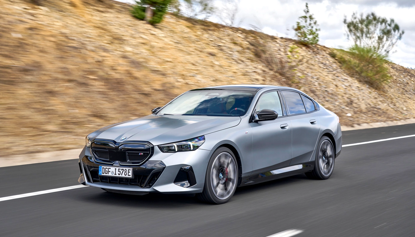 Bmw I5 Berlina M60 Xdrive - Contexto Entorno Real Contexto Conduciendo Exterior Frontal Izquierda