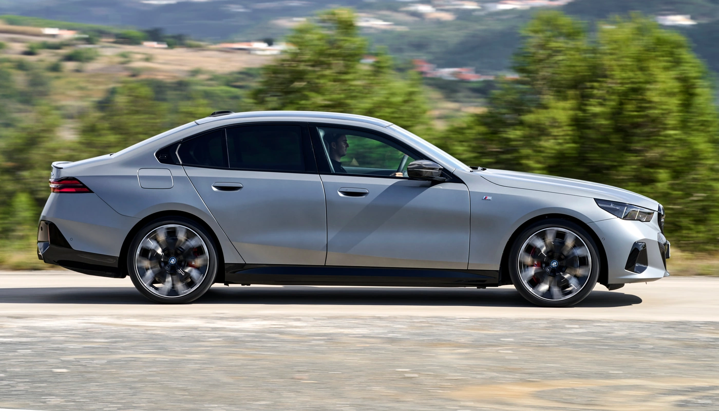 Bmw I5 Berlina M60 Xdrive - Contexto Entorno Real Contexto Conduciendo Exterior Lateral Derecha