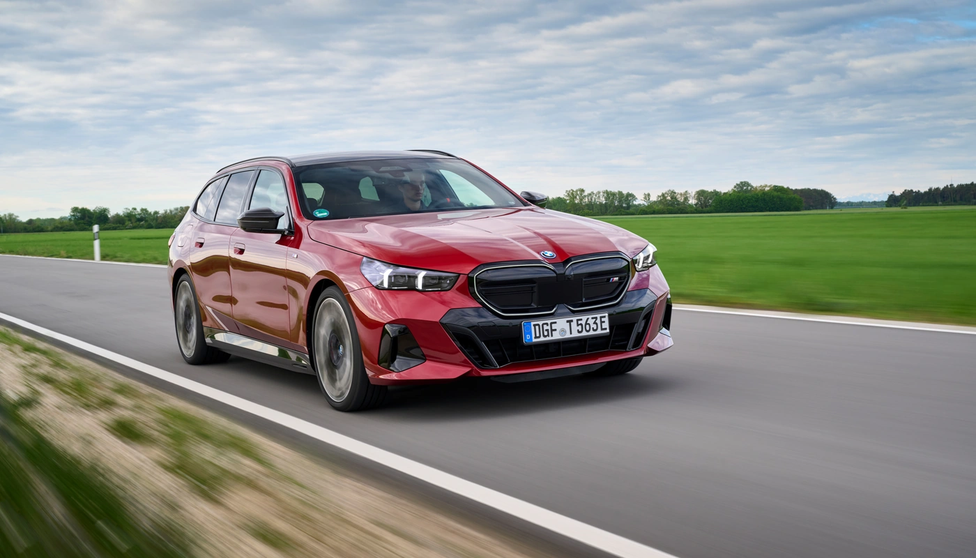 Bmw I5 Touring M60 Xdrive - Contexto Entorno Real Contexto Conduciendo Exterior Frontal Derecha