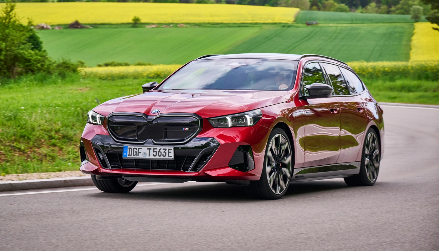 Bmw I5 Touring M60 Xdrive - Contexto Entorno Real Contexto Conduciendo Exterior Frontal Izquierda