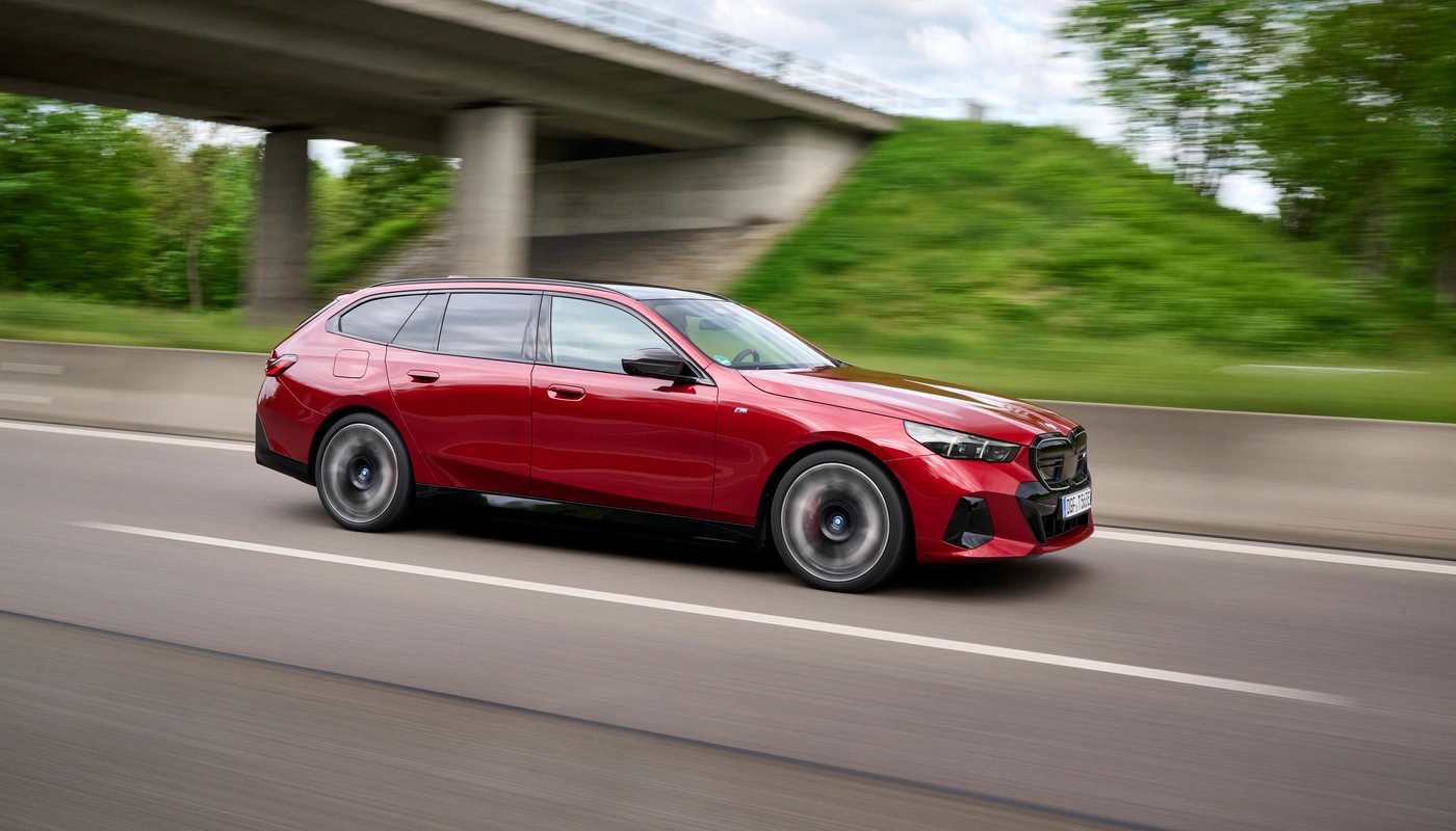 Bmw I5 Touring M60 Xdrive - Contexto Entorno Real Contexto Conduciendo Exterior Lateral Derecha