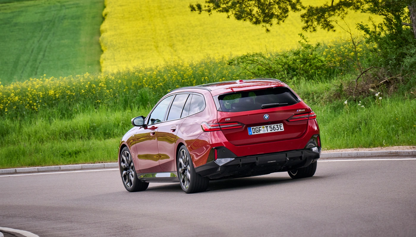 Bmw I5 Touring M60 Xdrive - Contexto Entorno Real Contexto Conduciendo Exterior Trasera Derecha