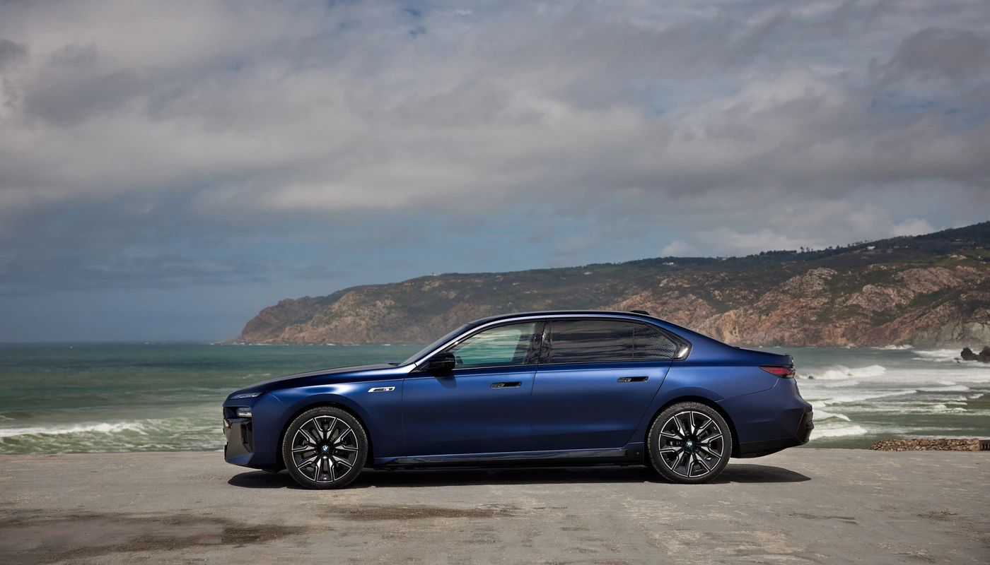 Bmw I7 M70 Xdrive - Contexto Entorno Real Contexto Aparcado