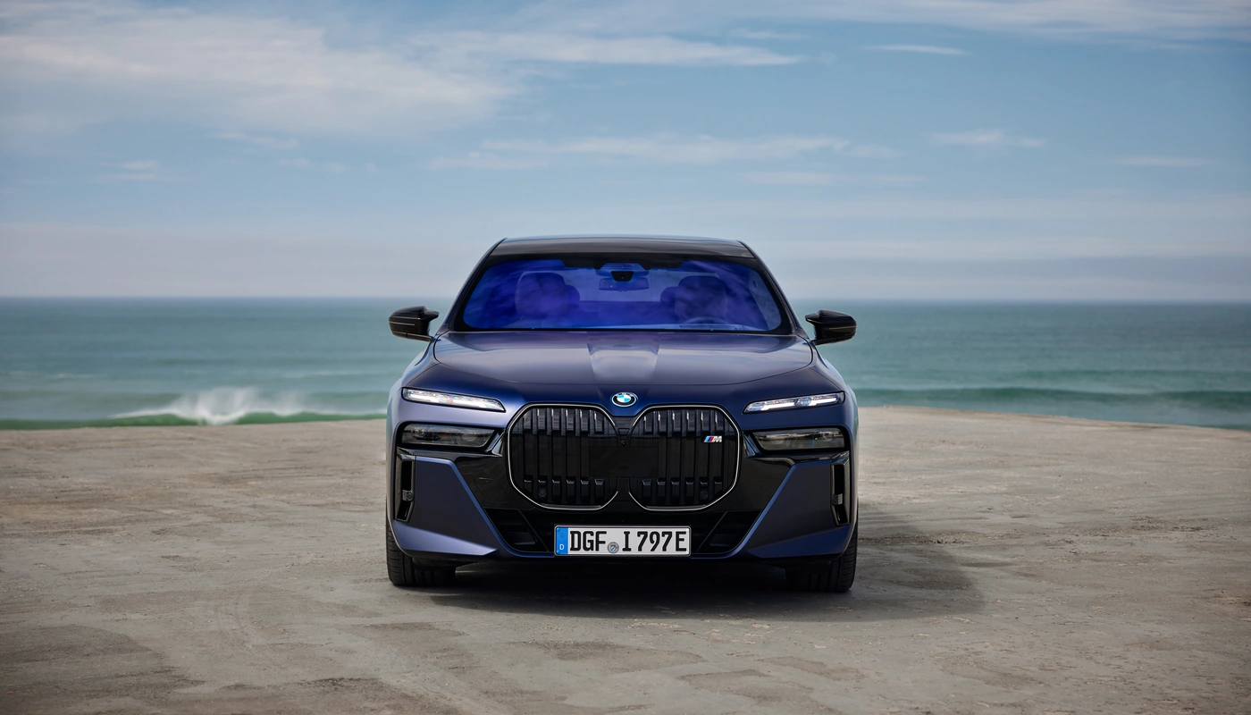 Bmw I7 M70 Xdrive - Contexto Entorno Real Contexto Aparcado Exterior Frontal
