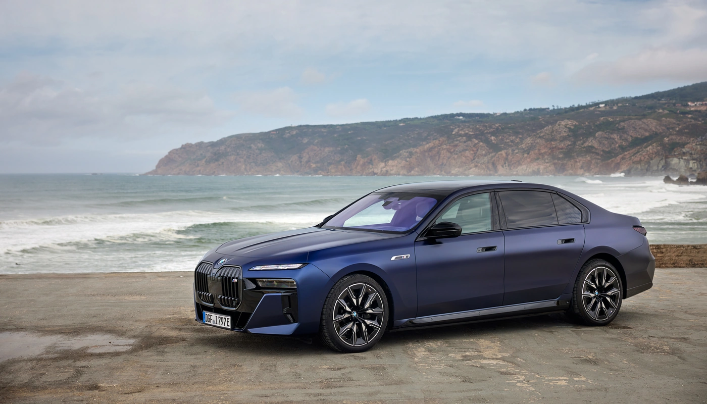 Bmw I7 M70 Xdrive - Contexto Entorno Real Contexto Aparcado Exterior Frontal Izquierda Exterior Lateral Izquierda