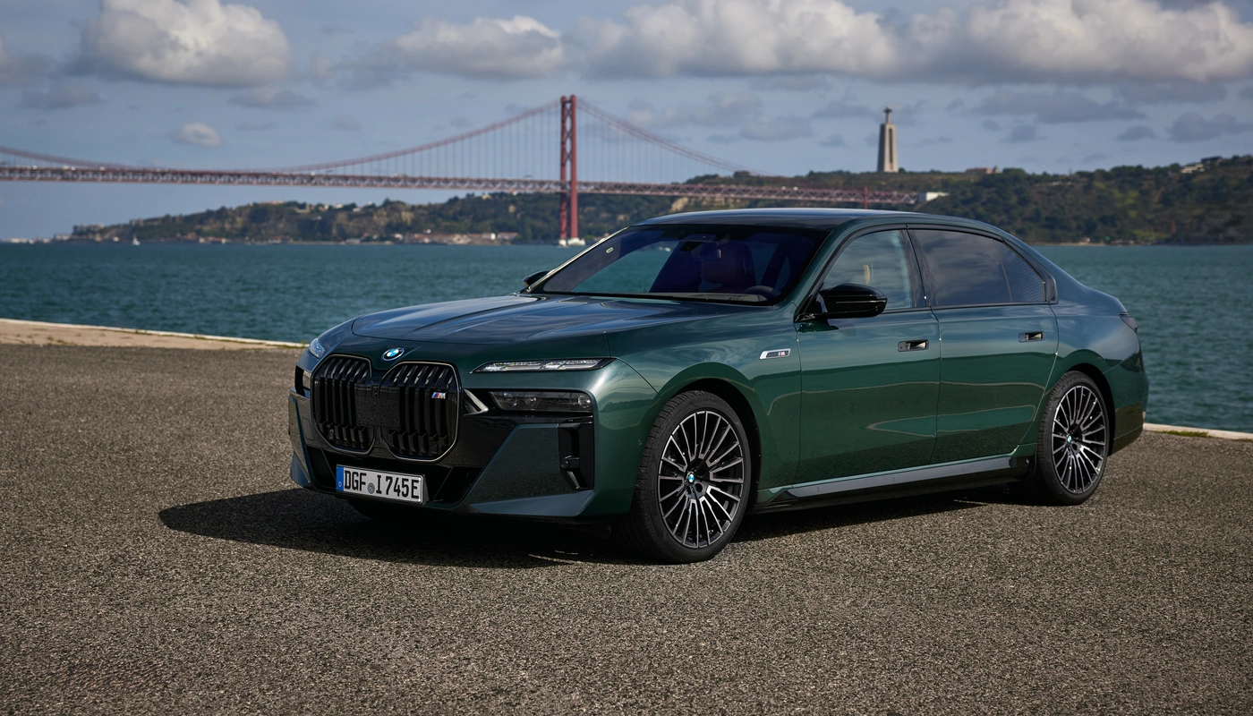 Bmw I7 M70 Xdrive - Contexto Entorno Real Contexto Aparcado Exterior Frontal Izquierda Exterior Lateral Izquierda