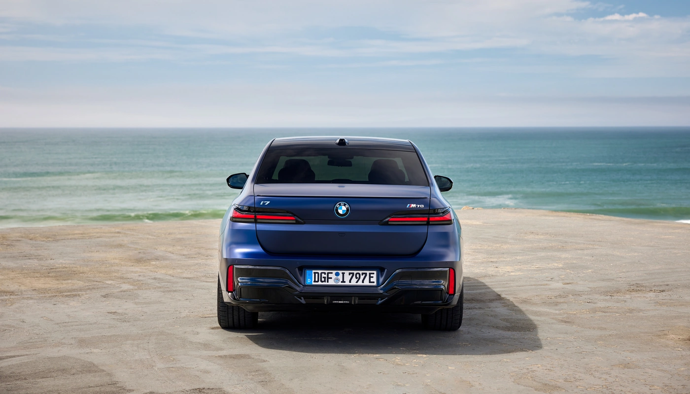 Bmw I7 M70 Xdrive - Contexto Entorno Real Contexto Aparcado Exterior Trasera