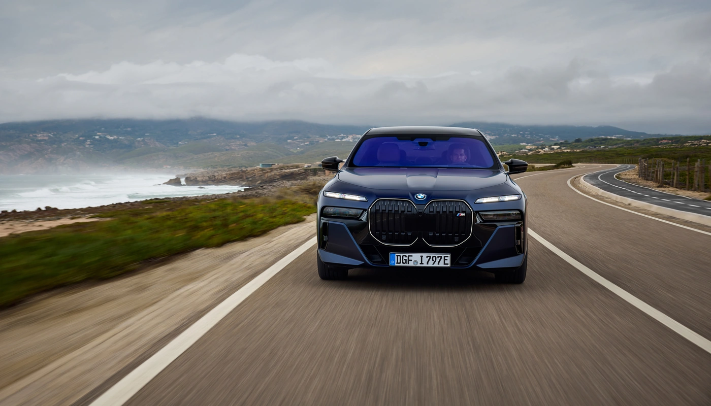 Bmw I7 M70 Xdrive - Contexto Entorno Real Contexto Conduciendo Exterior Frontal