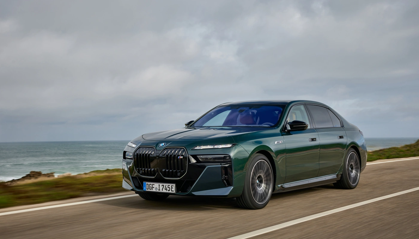 Bmw I7 M70 Xdrive - Contexto Entorno Real Contexto Conduciendo Exterior Frontal Izquierda