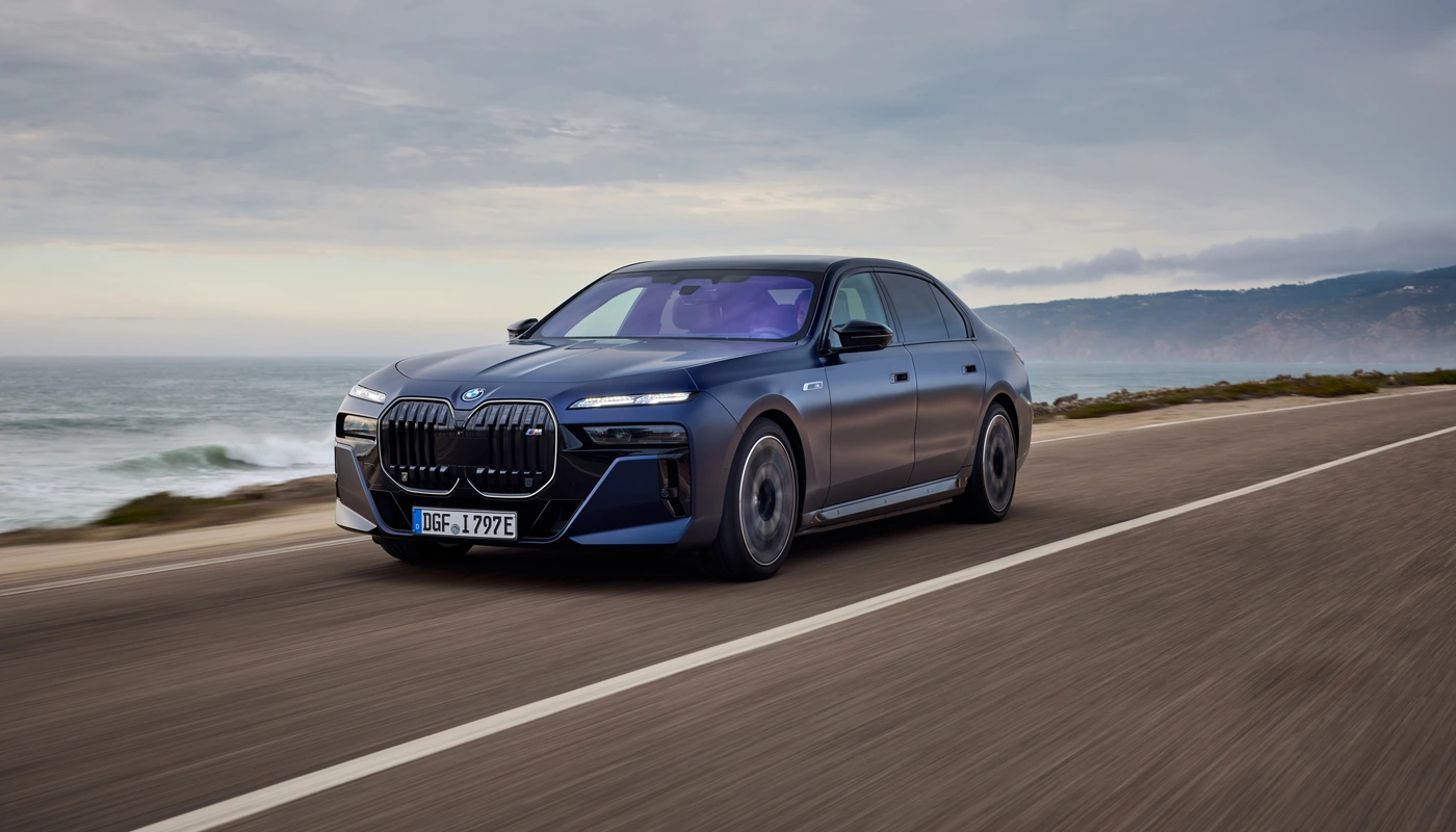 Bmw I7 M70 Xdrive - Contexto Entorno Real Contexto Conduciendo Exterior Frontal Izquierda