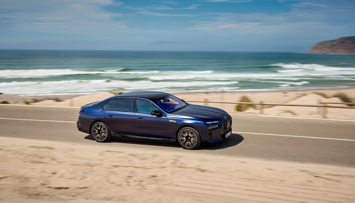 Bmw I7 M70 Xdrive - Contexto Entorno Real Contexto Conduciendo Exterior Lateral Derecha