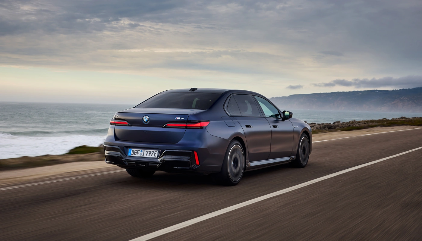 Bmw I7 M70 Xdrive - Contexto Entorno Real Contexto Conduciendo Exterior Trasera Izquierda