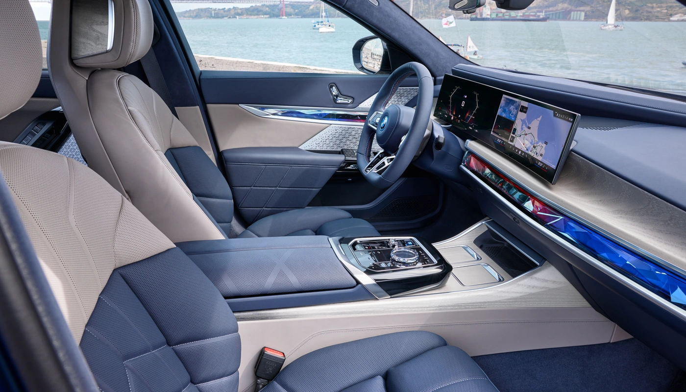 Bmw I7 M70 Xdrive - Interior Asientos Delanteros Interior Pantalla Central