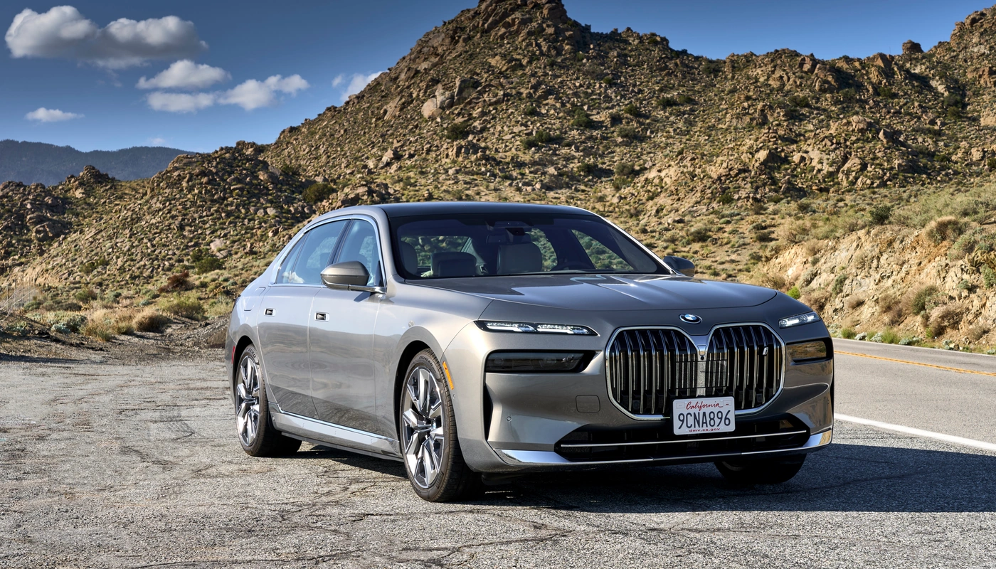 Bmw I7 Xdrive60 - Contexto Entorno Real Contexto Aparcado Exterior Frontal Derecha