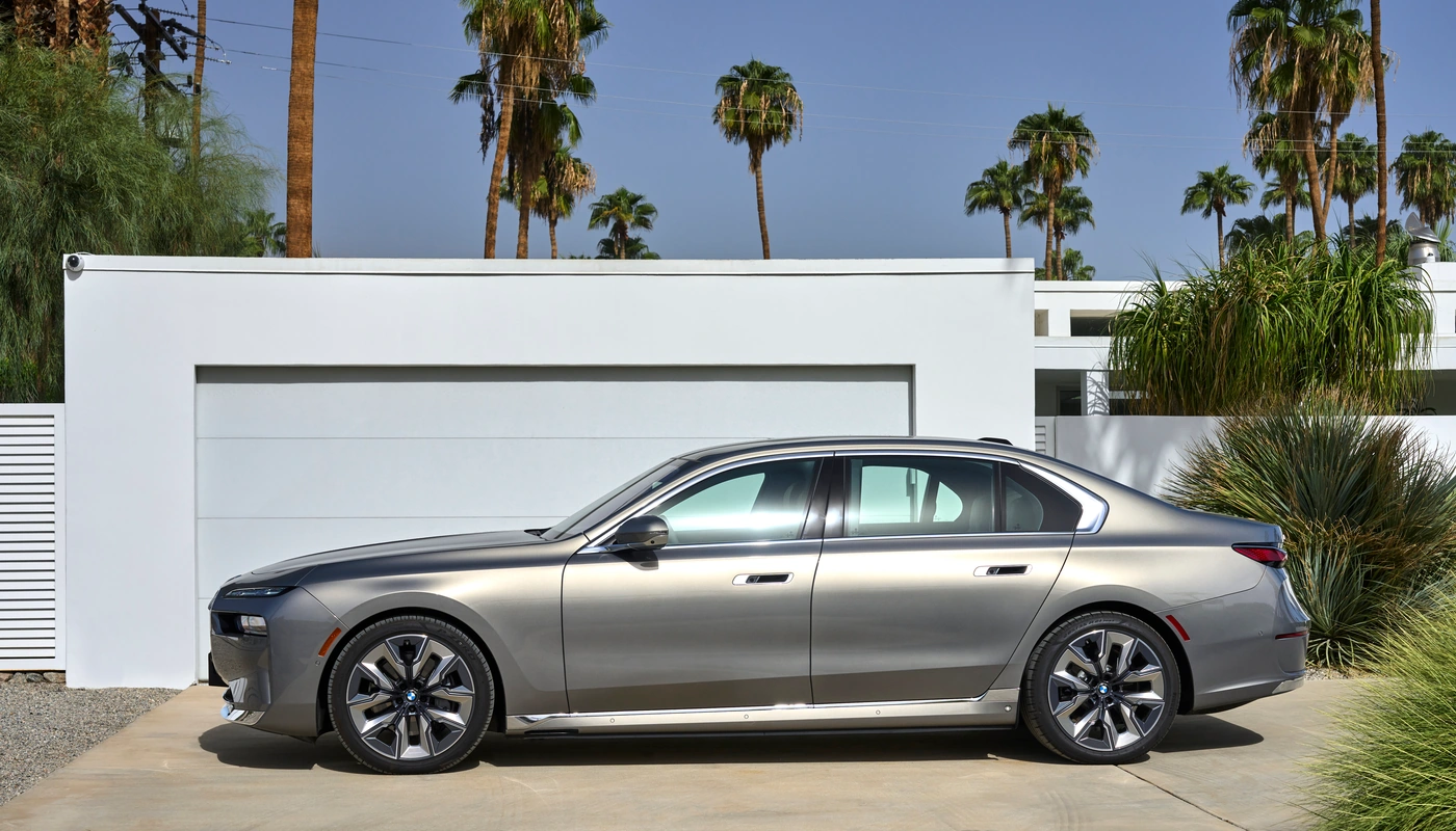 Bmw I7 Xdrive60 - Contexto Entorno Real Contexto Aparcado Exterior Lateral Izquierda