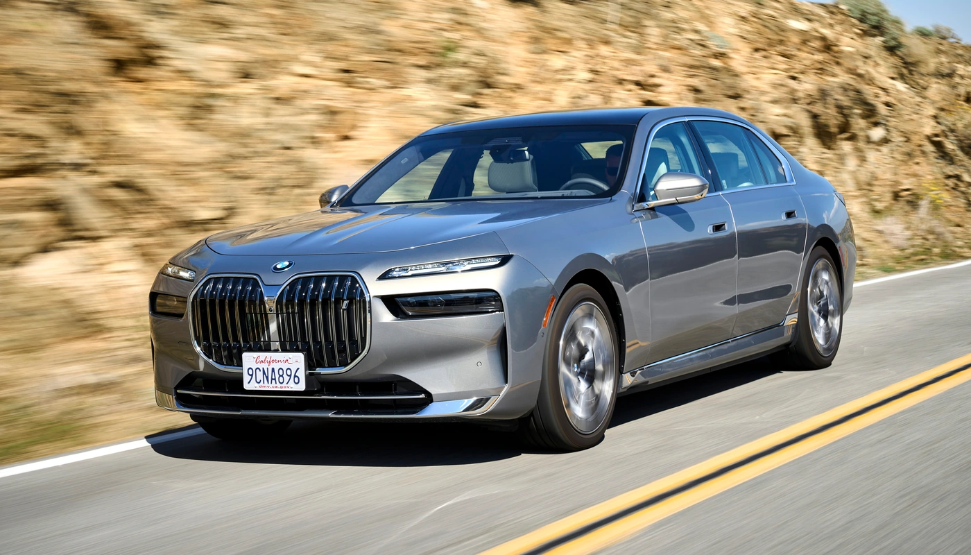 Bmw I7 Xdrive60 - Contexto Entorno Real Contexto Conduciendo Exterior Frontal Izquierda