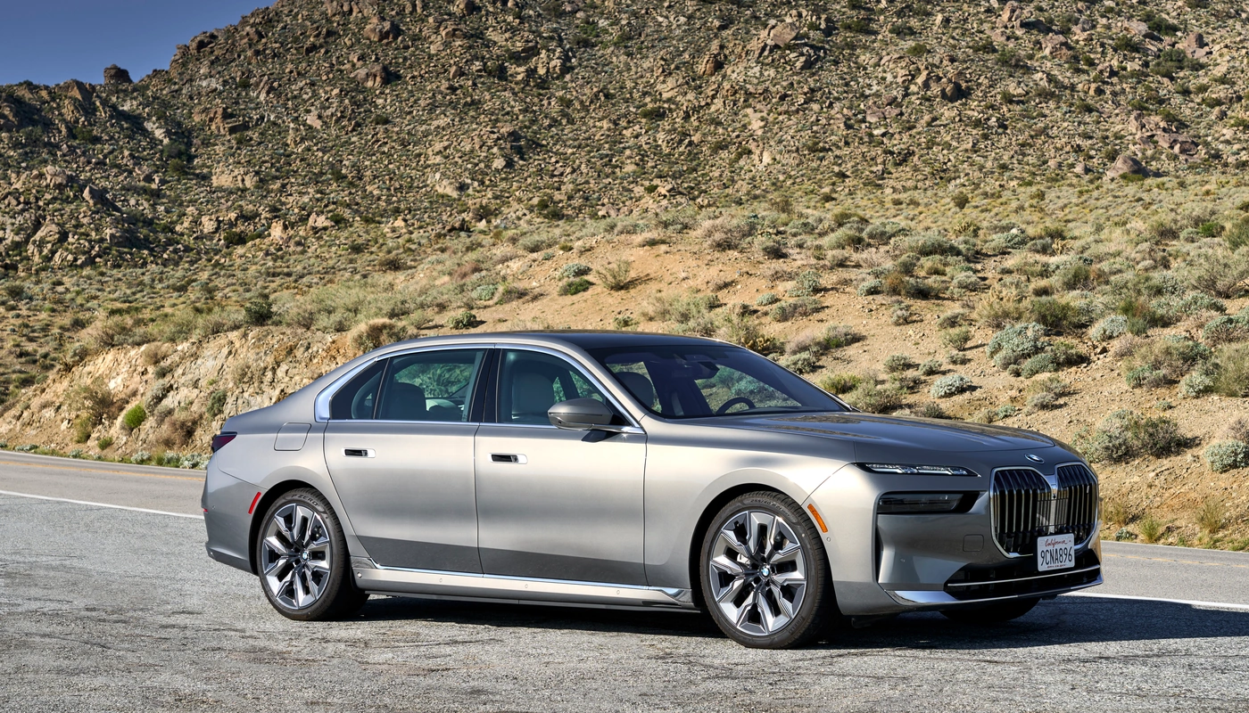 Bmw I7 Xdrive60 - Contexto Entorno Real Contexto Conduciendo Exterior Lateral Derecha