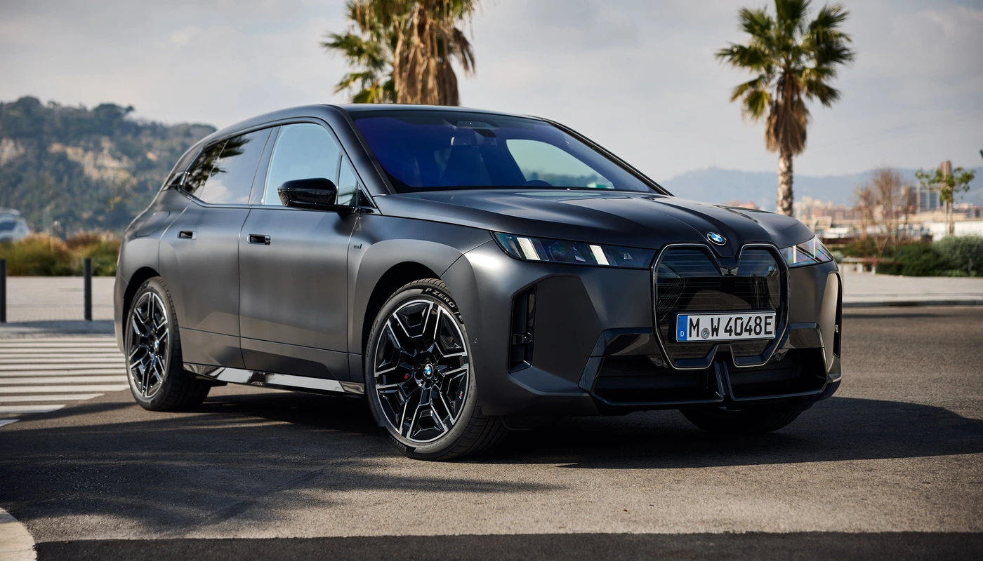 Bmw Ix M70 Xdrive - Contexto Entorno Real Contexto Aparcado Exterior Frontal Derecha