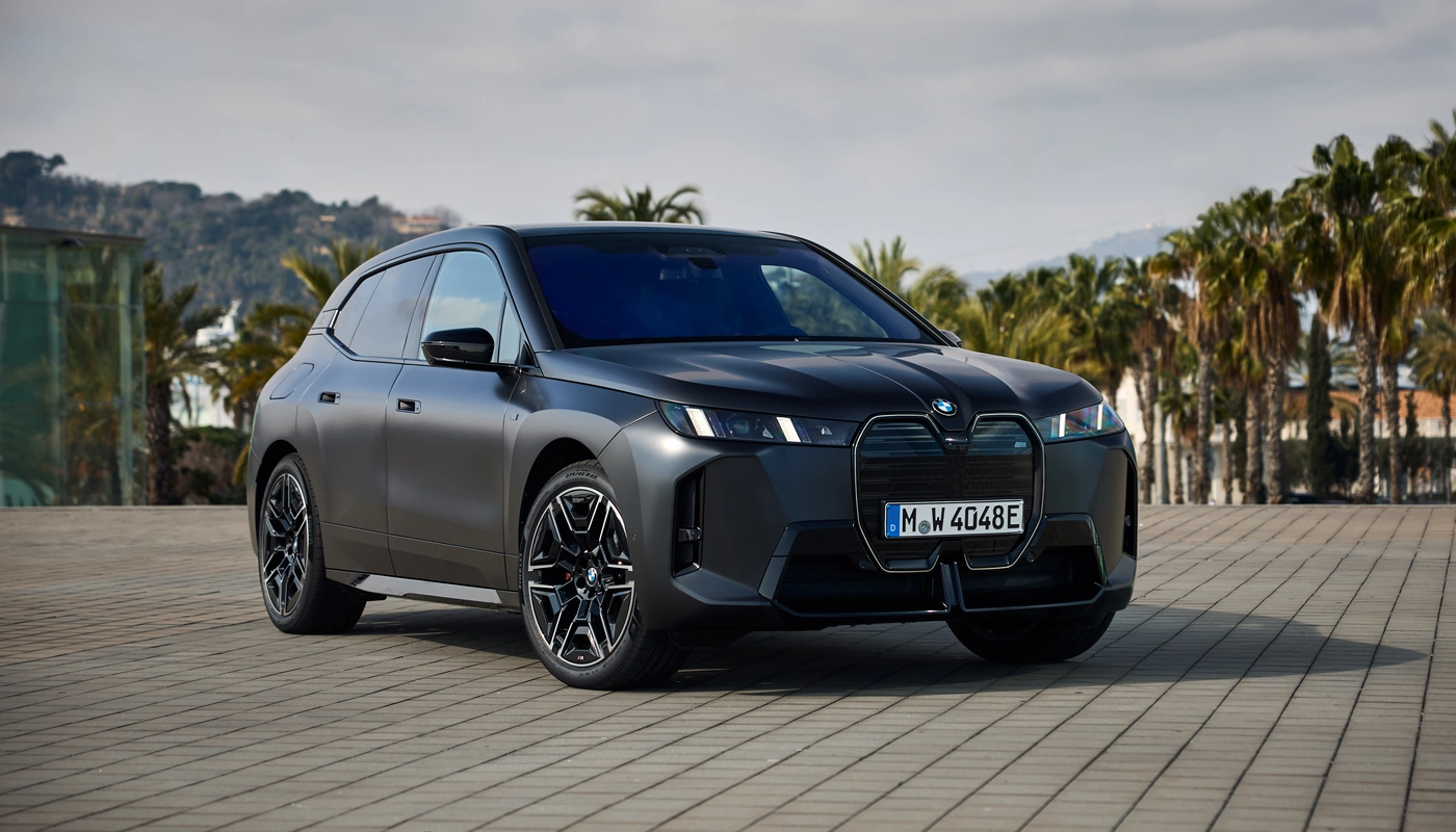 Bmw Ix M70 Xdrive - Contexto Entorno Real Contexto Aparcado Exterior Frontal Derecha