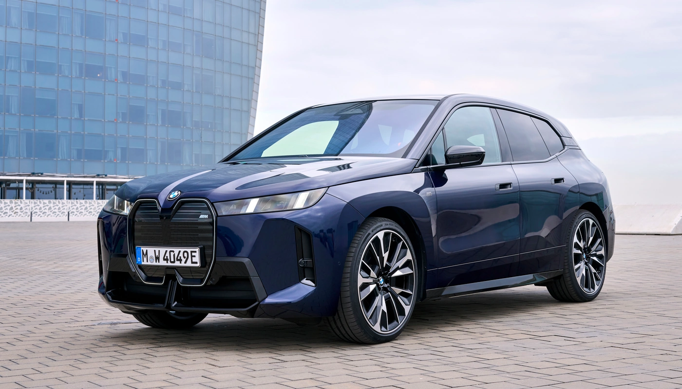 Bmw Ix M70 Xdrive - Contexto Entorno Real Contexto Aparcado Exterior Frontal Izquierda