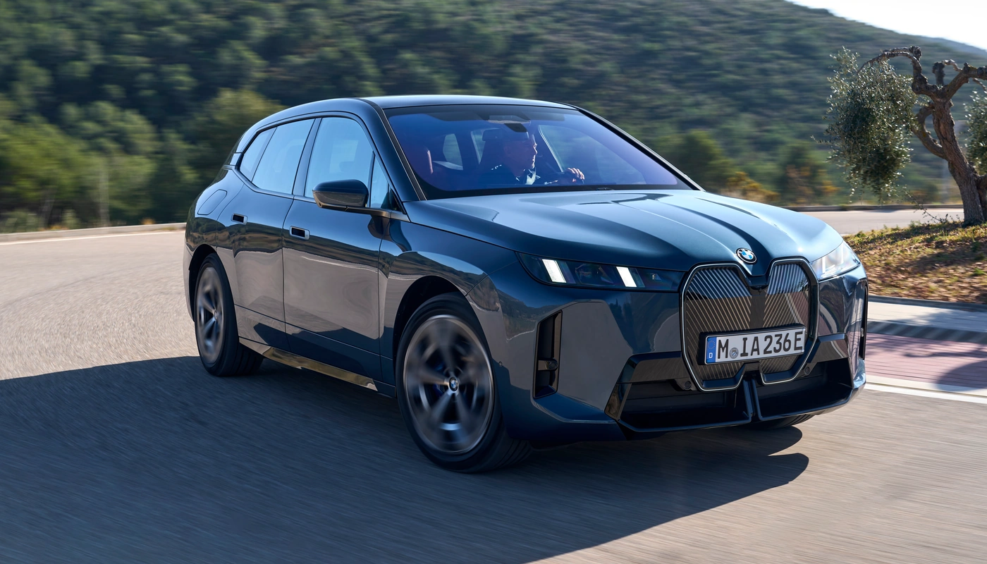 Bmw Ix Xdrive45 - Contexto Conduciendo Exterior Frontal Derecha