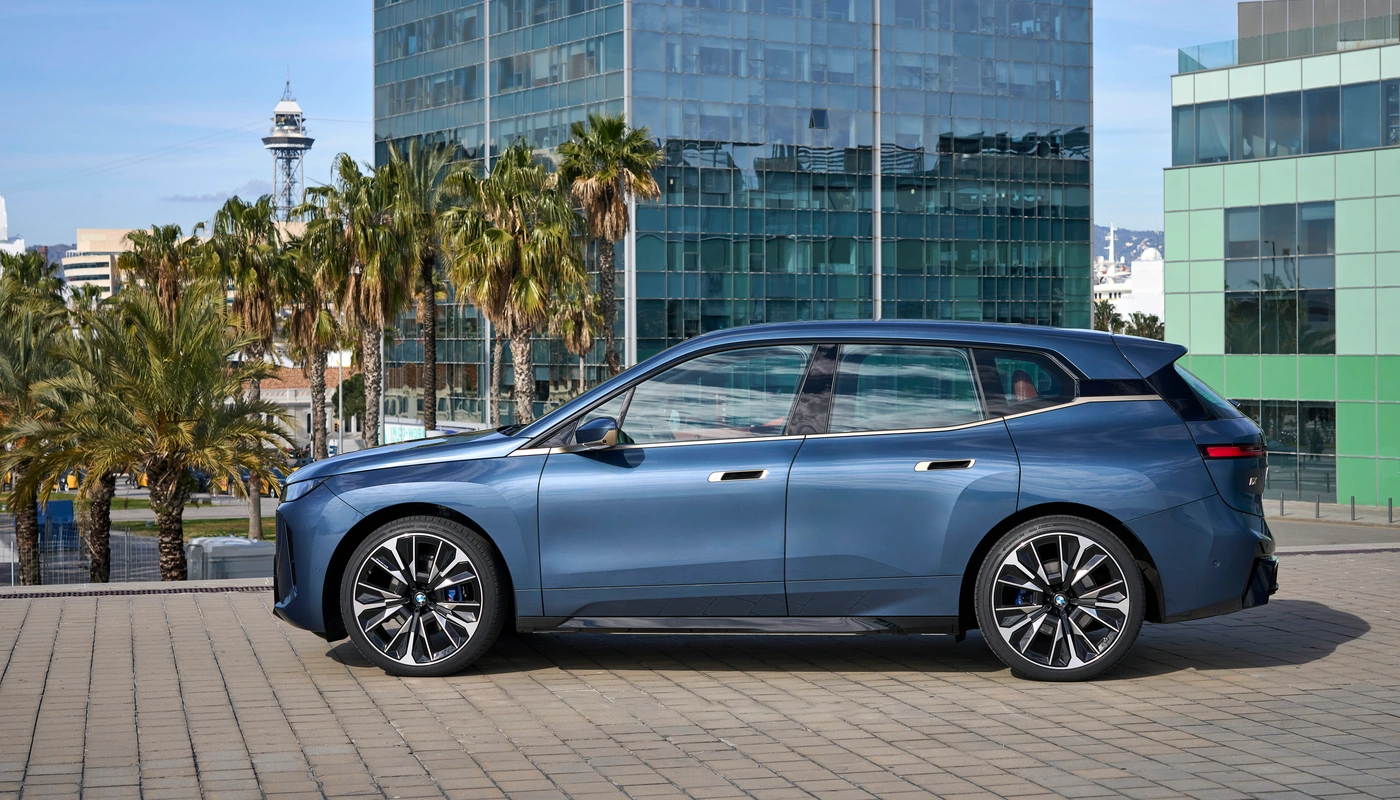 Bmw Ix Xdrive45 - Contexto Entorno Real Contexto Aparcado Exterior Lateral Izquierda