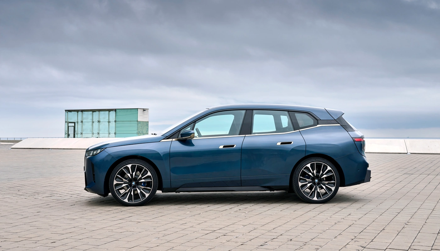 Bmw Ix Xdrive45 - Contexto Entorno Real Contexto Aparcado Exterior Lateral Izquierda