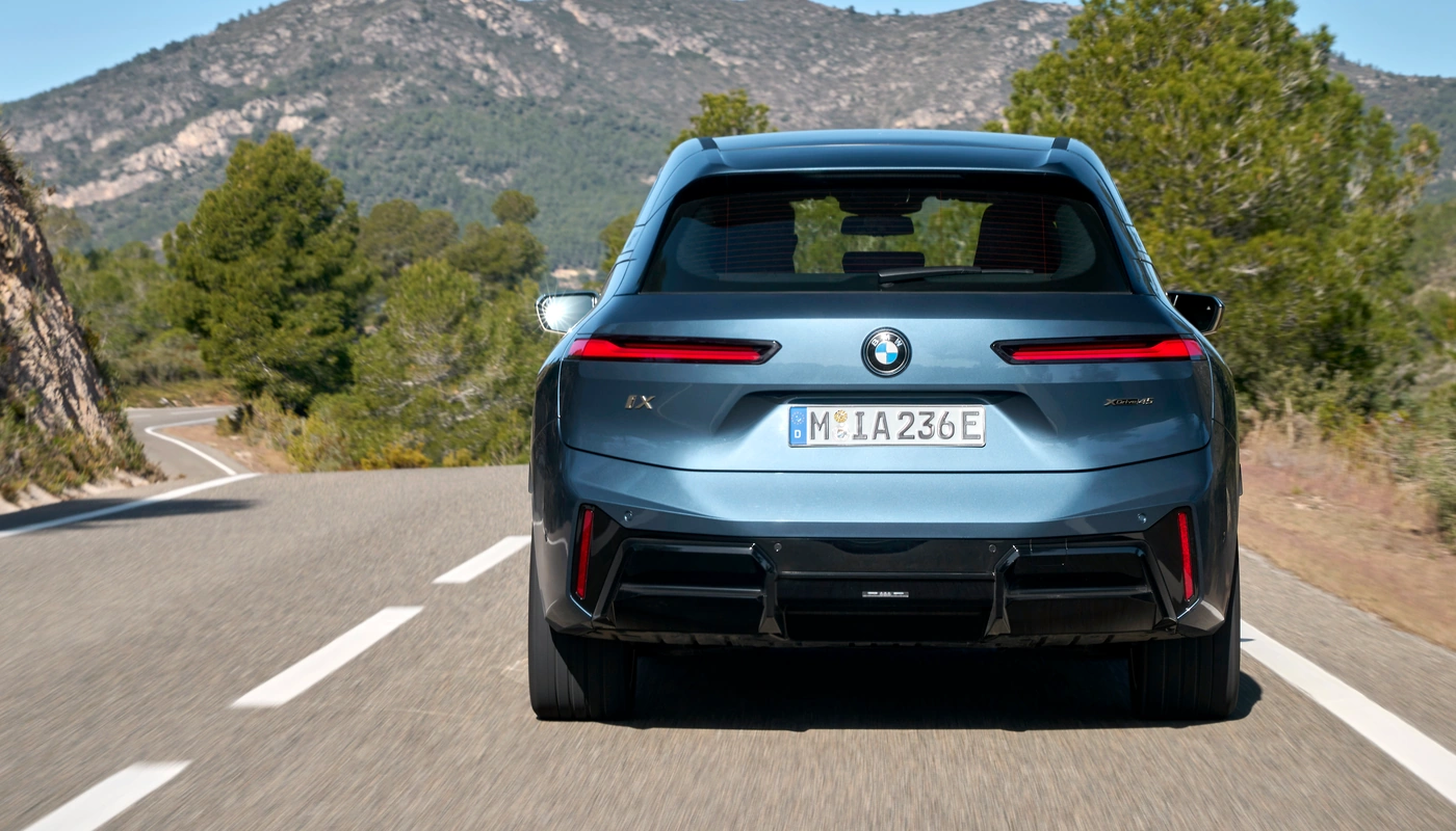 Bmw Ix Xdrive45 - Contexto Entorno Real Contexto Aparcado Exterior Trasera