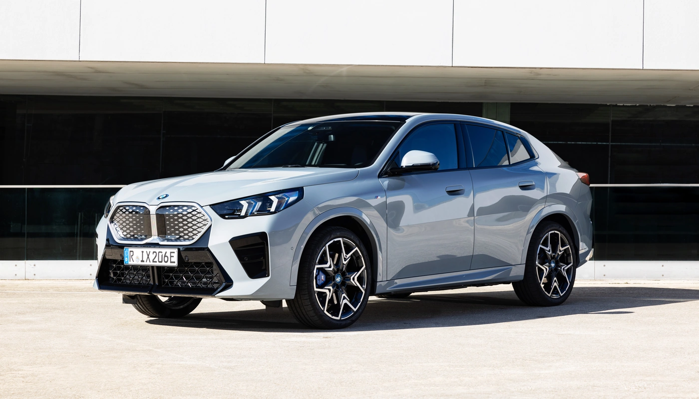 Bmw Ix2 Xdrive30 - Contexto Entorno Real Contexto Aparcado