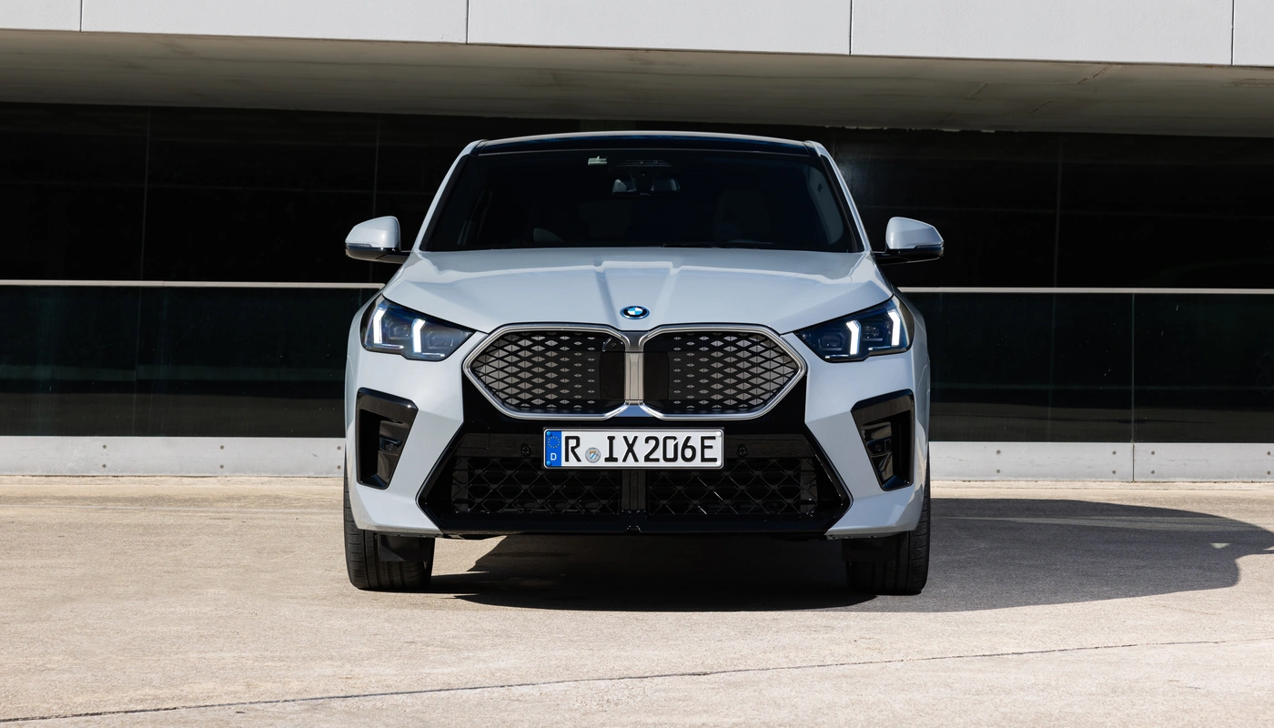 Bmw Ix2 Xdrive30 - Contexto Entorno Real Contexto Aparcado Exterior Frontal