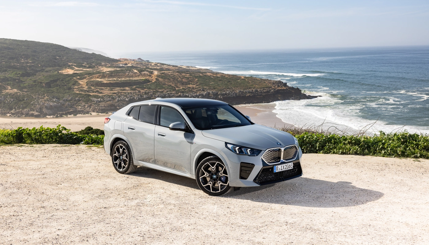 Bmw Ix2 Xdrive30 - Contexto Entorno Real Contexto Aparcado Exterior Frontal Derecha