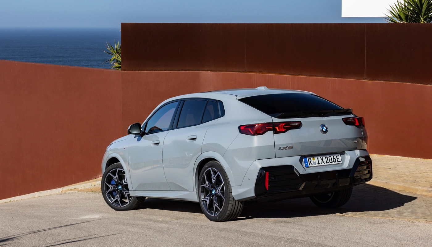 Bmw Ix2 Xdrive30 - Contexto Entorno Real Contexto Aparcado Exterior Trasera Derecha