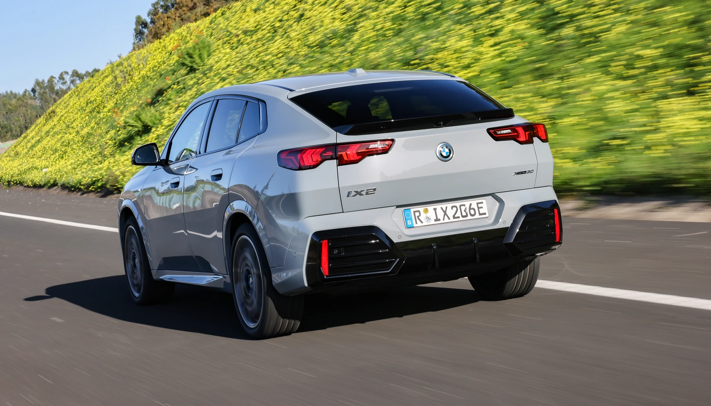 Bmw Ix2 Xdrive30 - Contexto Entorno Real Contexto Aparcado Exterior Trasera Derecha