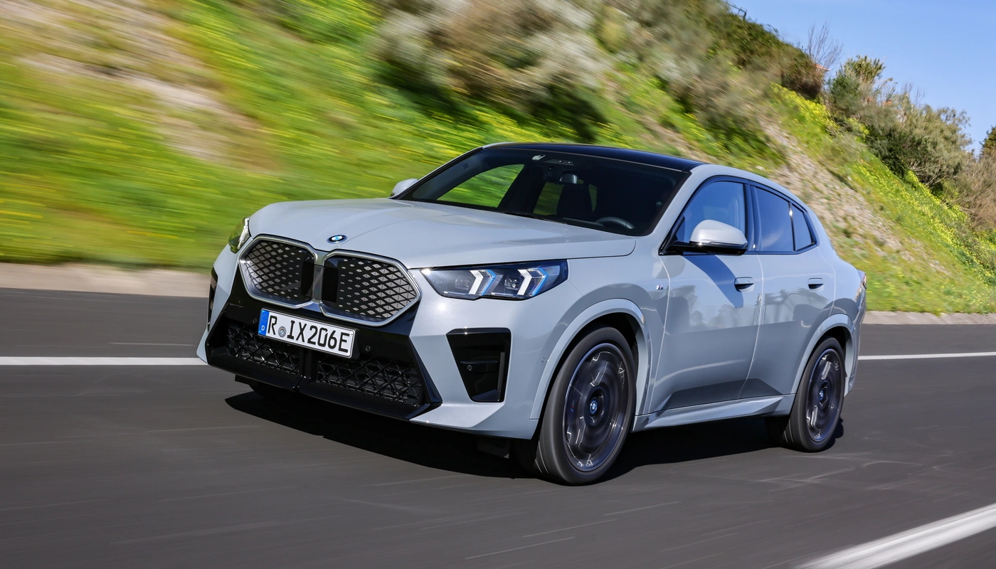 Bmw Ix2 Xdrive30 - Contexto Entorno Real Contexto Conduciendo Exterior Frontal Izquierda