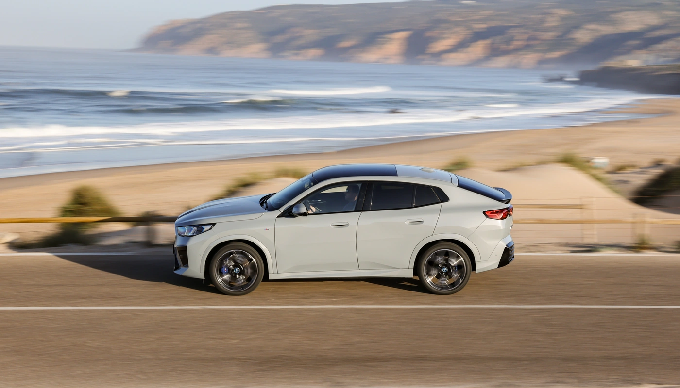 Bmw Ix2 Xdrive30 - Contexto Entorno Real Contexto Conduciendo Exterior Lateral Izquierda