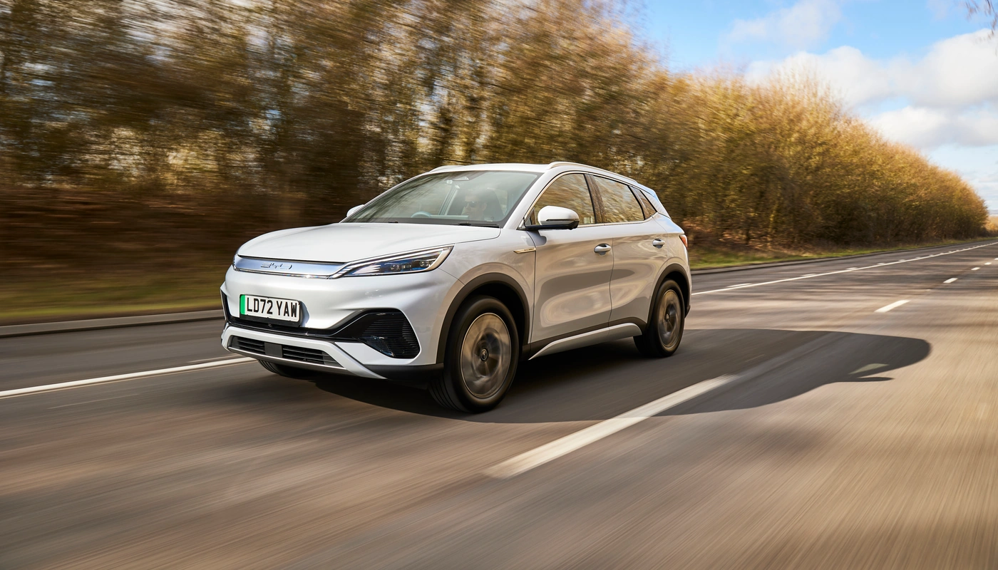 Byd Atto 3 Comfort - Contexto Entorno Real Contexto Conduciendo Exterior Frontal Izquierda