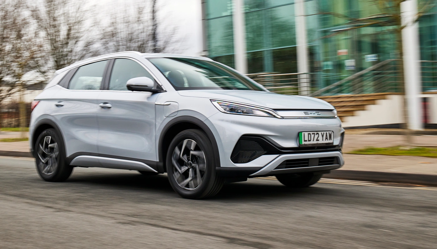 Byd Atto 3 Comfort - Contexto Entorno Real Contexto Conduciendo Exterior Lateral Derecha