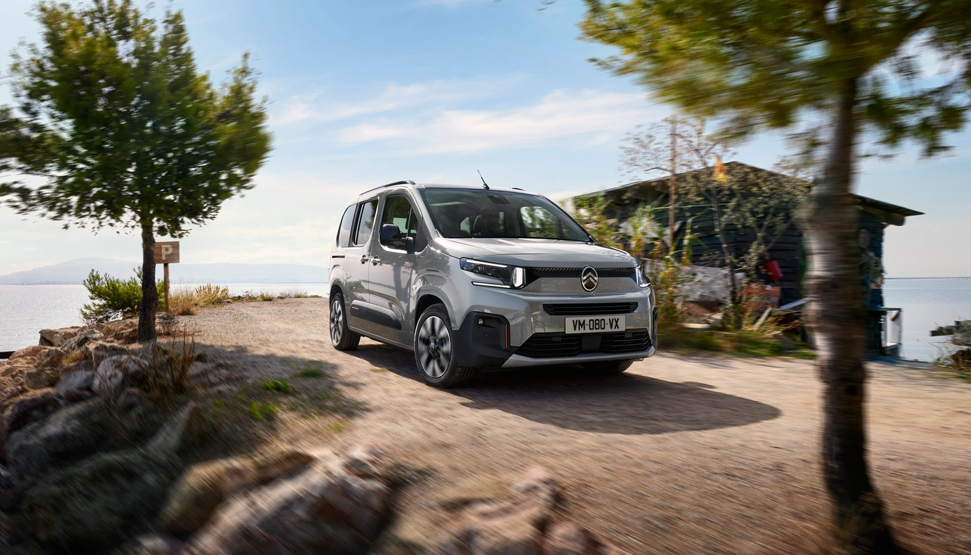 Citroen E Berlingo Plus - Contexto Entorno Real Contexto Aparcado Exterior Frontal Derecha