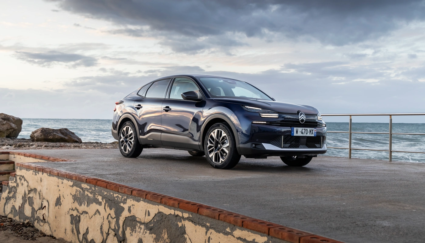 Citroen E C4 X You - Contexto Entorno Real Contexto Aparcado Exterior Frontal Derecha