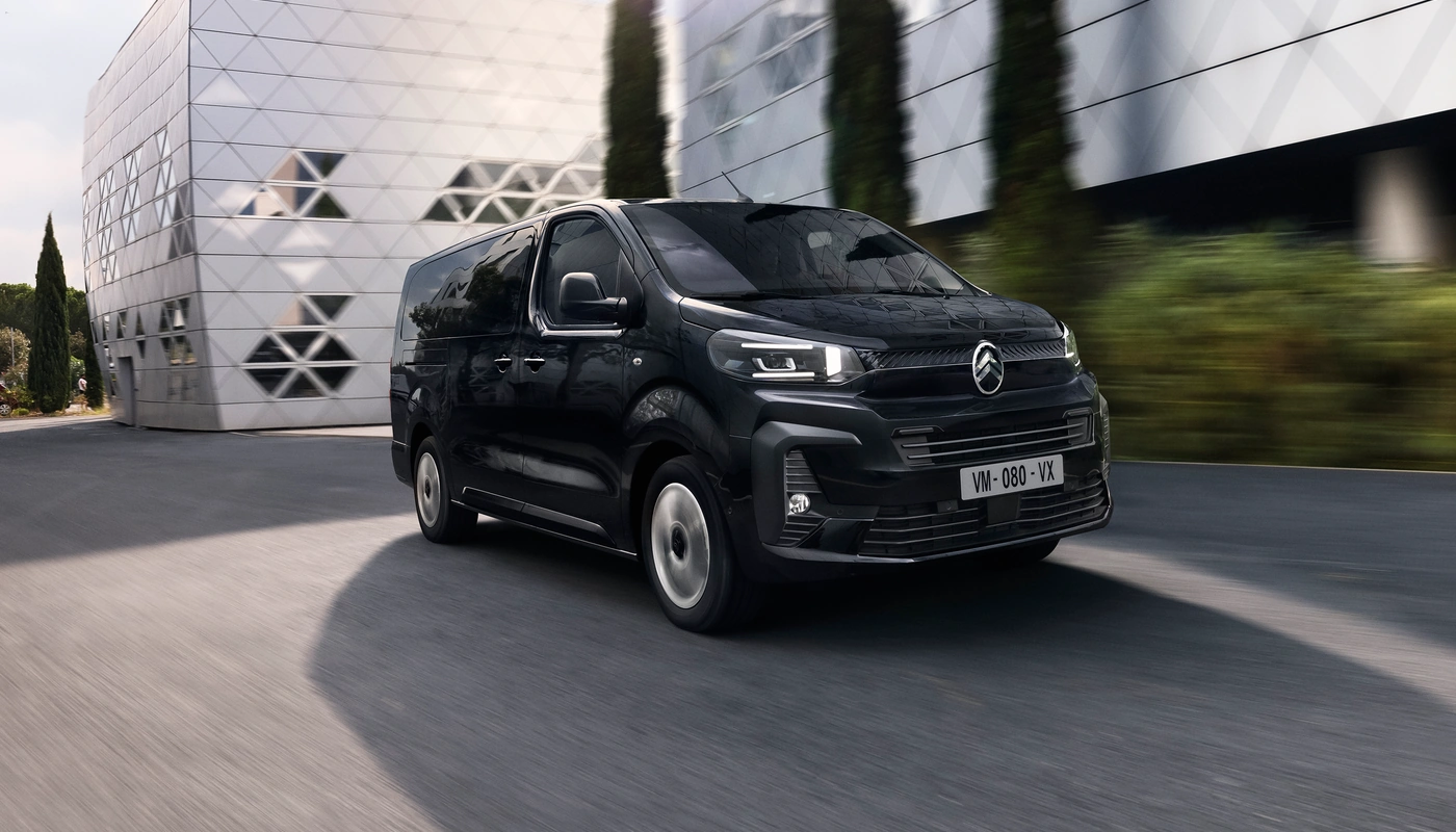 Citroen E Spacetourer Combi - Contexto Entorno Real Exterior Frontal Derecha