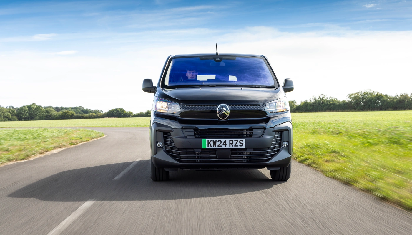 Citroen E Spacetourer Max - Contexto Entorno Real Contexto Conduciendo Exterior Frontal