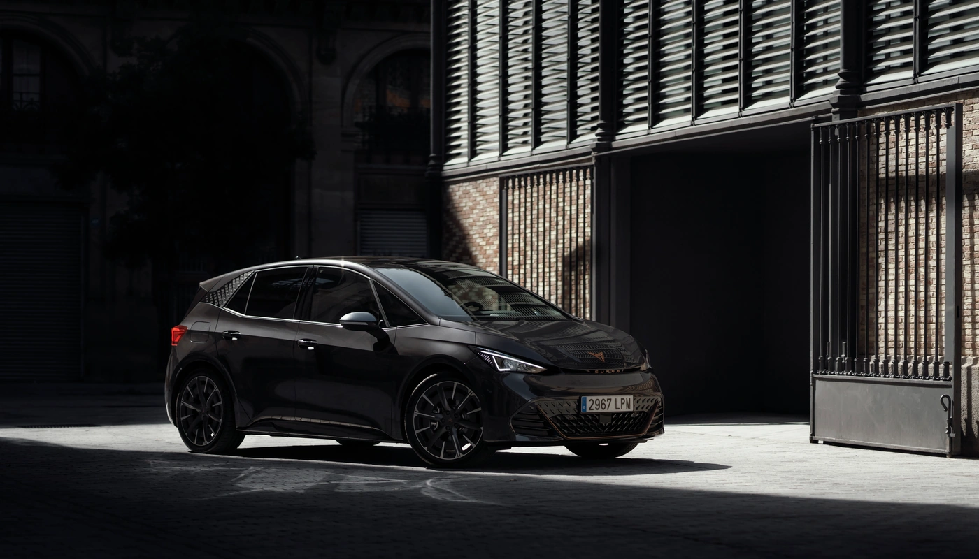 Cupra Born E Boost - Contexto Entorno Real Contexto Aparcado Exterior Frontal Derecha Exterior Lateral Derecha