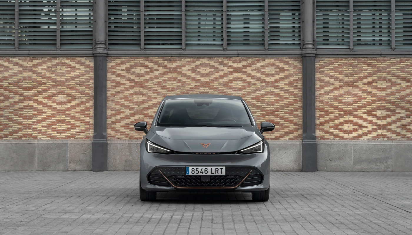 Cupra Born Standard - Contexto Entorno Real Contexto Aparcado Exterior Frontal