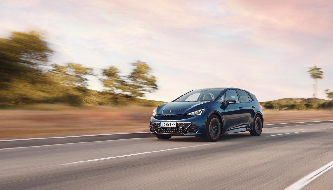 Cupra Born Vz - Contexto Entorno Real Contexto Conduciendo Exterior Frontal Izquierda