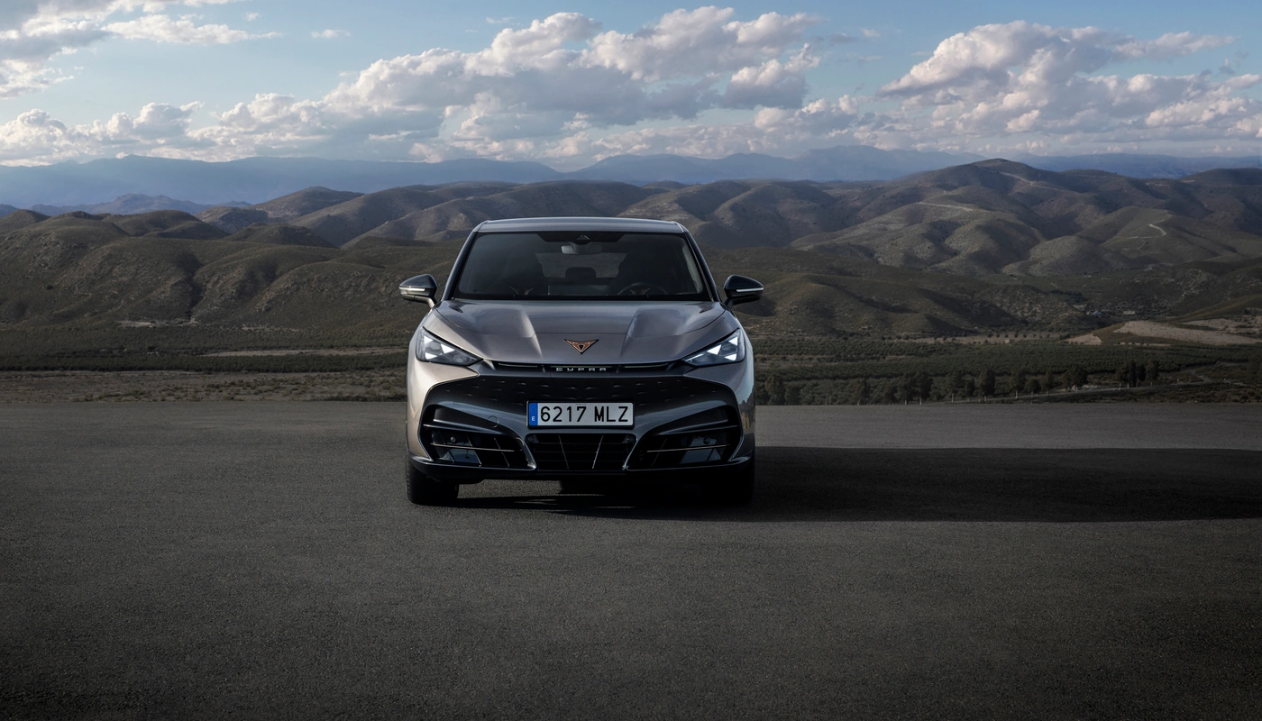 Cupra Tavascan Standard - Contexto Entorno Real Contexto Aparcado Exterior Frontal