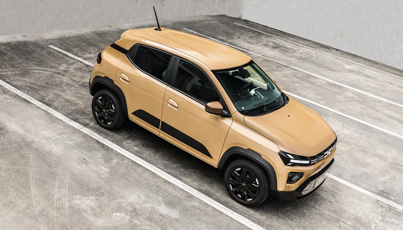 Dacia Spring Expression - Contexto Entorno Real Contexto Aparcado Exterior Lateral Derecha Exterior Superior