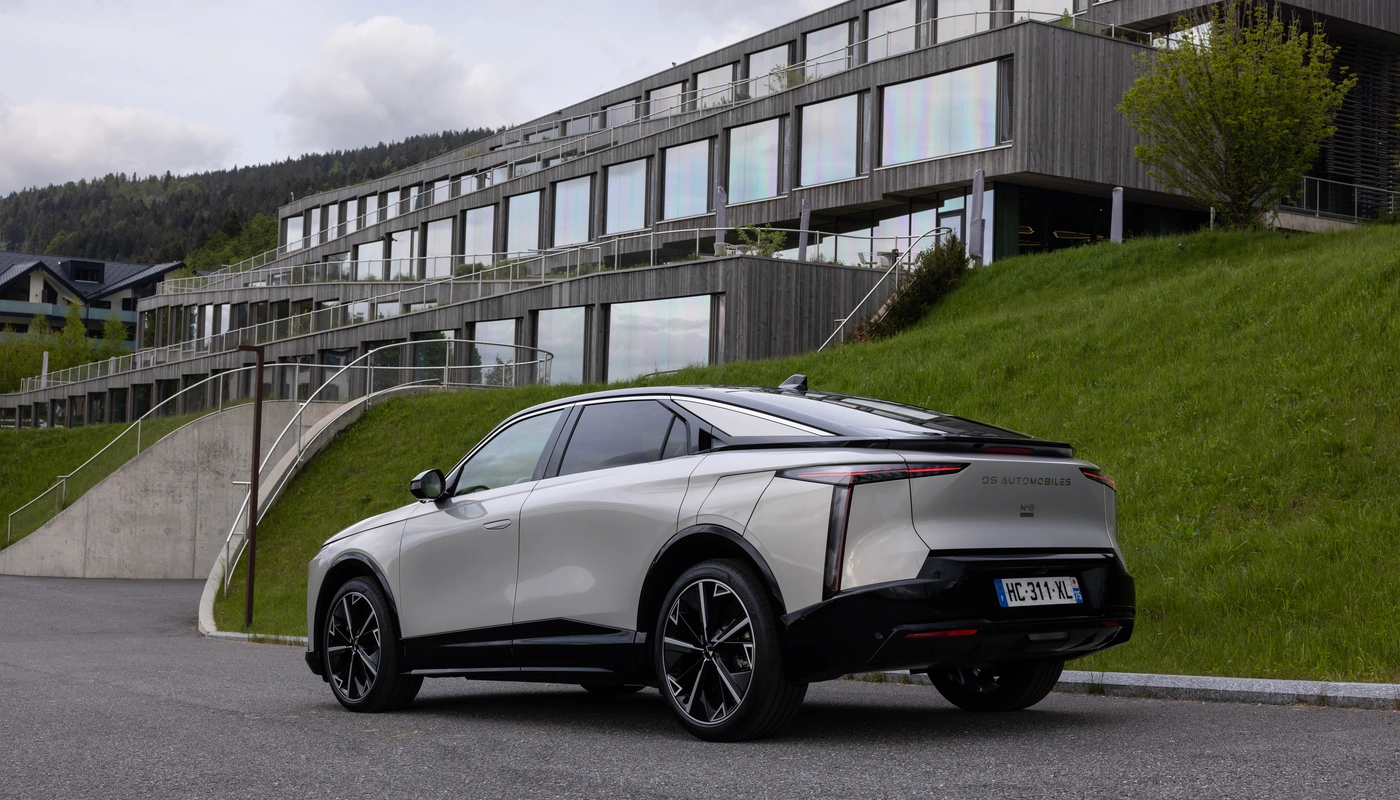 Ds N8 Fwd - Contexto Entorno Real Contexto Aparcado Exterior Trasera Derecha