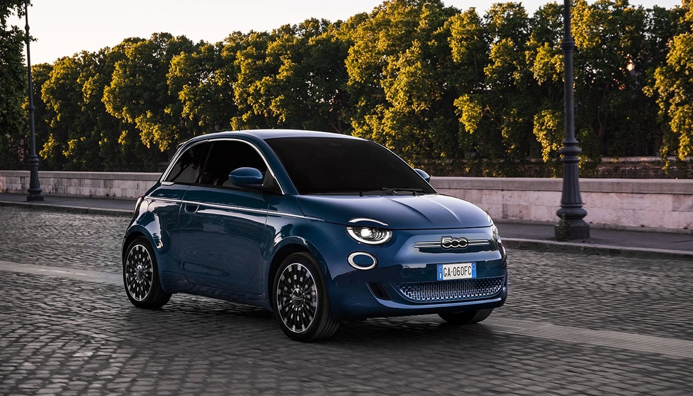 Fiat 500e Berlina - Contexto Entorno Real Contexto Aparcado Exterior Frontal Derecha