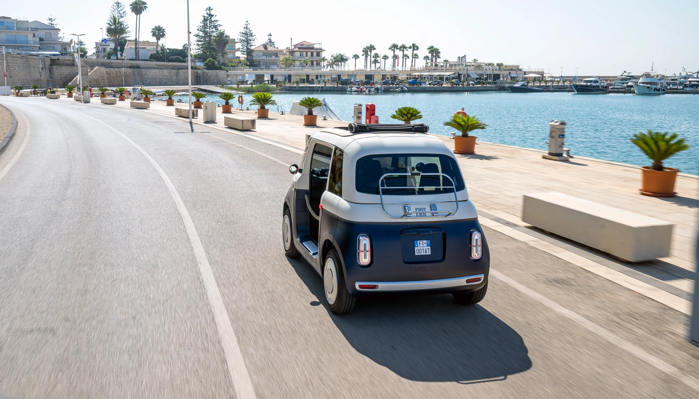 Fiat Topolino Vilebrequin - Contexto Entorno Real Contexto Conduciendo Exterior Trasera Exterior Trasera Derecha